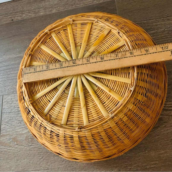 Handwoven basket - Picture 10 of 12